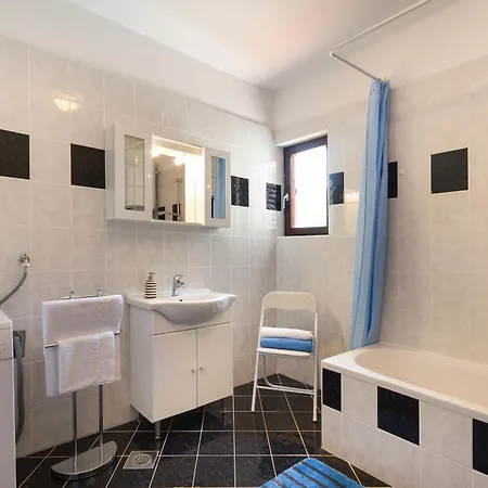 Loredana, A Warm And Sunny Close To The Holiday home