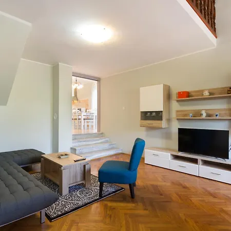 Loredana, A Warm And Sunny Close To The Holiday home
