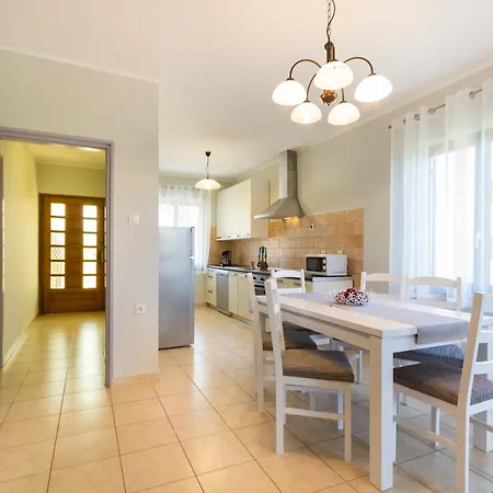 Loredana, A Warm And Sunny Close To The *