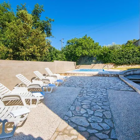 Loredana, A Warm And Sunny Close To The Vinkuran