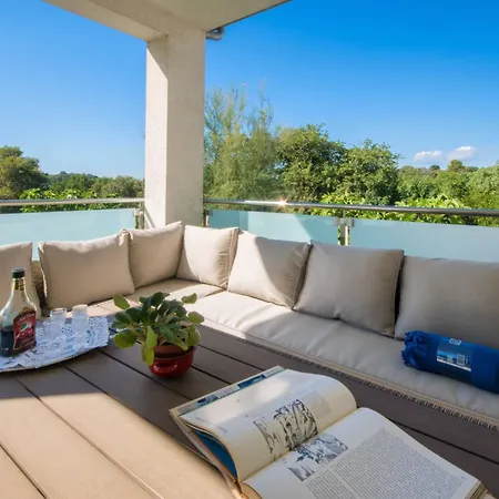 Loredana, A Warm And Sunny Close To The