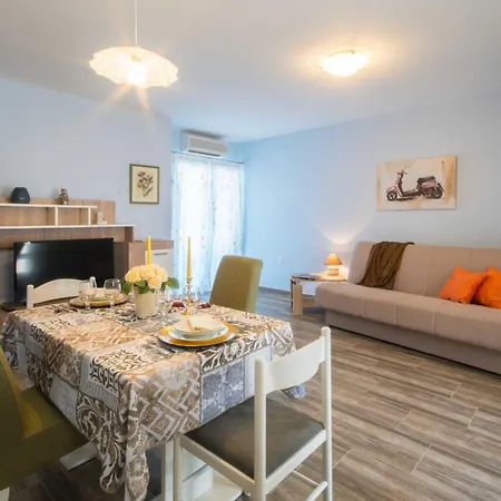 Loredana, A Warm And Sunny Close To The Casa de Férias