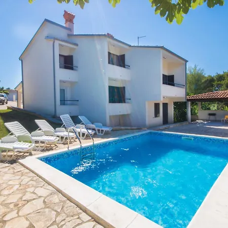 Loredana, A Warm And Sunny Close To The *
