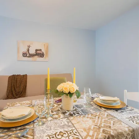 Loredana, A Warm And Sunny Close To The
