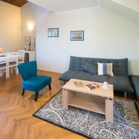 Loredana, A Warm And Sunny Close To The Holiday home *